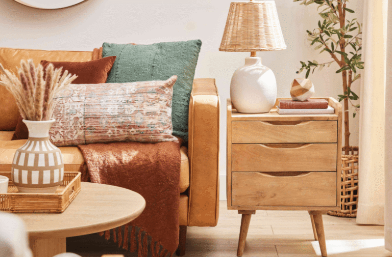 How to Pick Blue Lampshades for Table Lamps at Home?